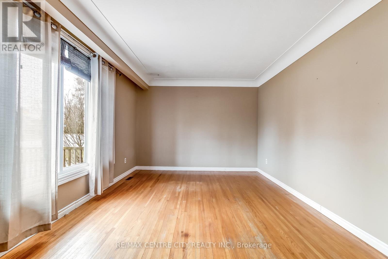 124 Fairview Avenue, St. Thomas, Ontario  N5R 4X6 - Photo 7 - X12901524