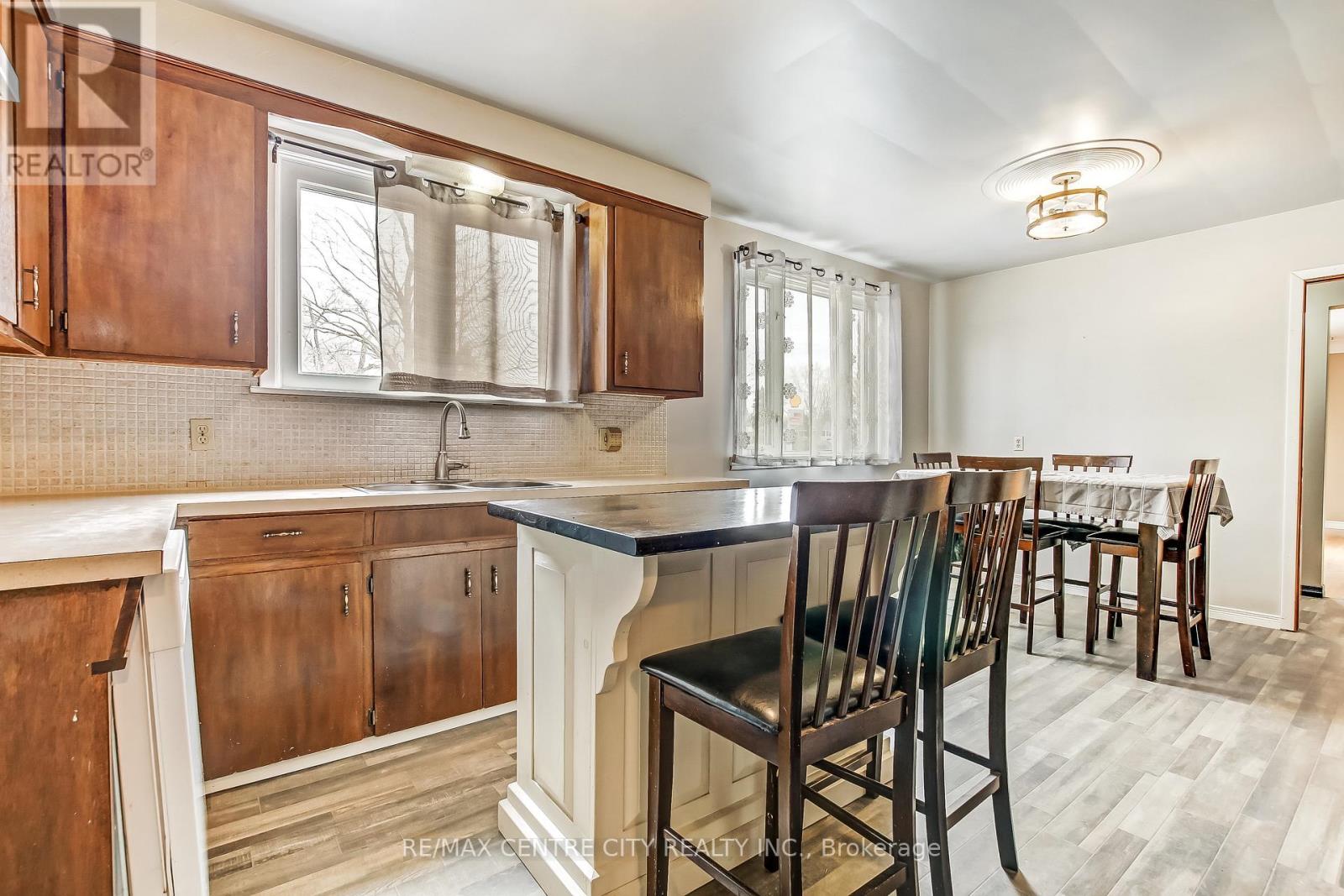 124 Fairview Avenue, St. Thomas, Ontario  N5R 4X6 - Photo 8 - X12901524