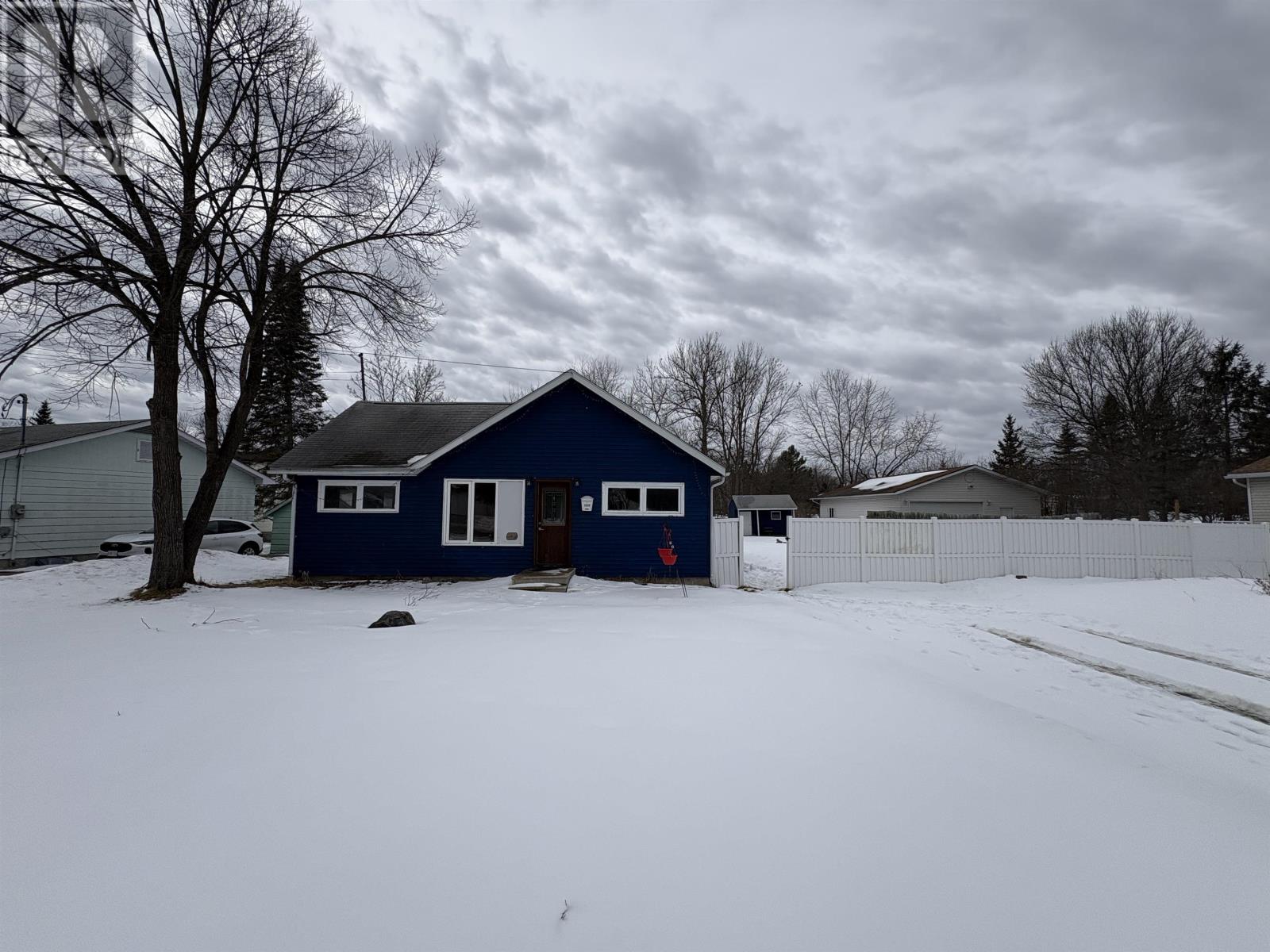 1232 Sunset Dr, Fort Frances, Ontario  P9A 2T8 - Photo 2 - TB2600484