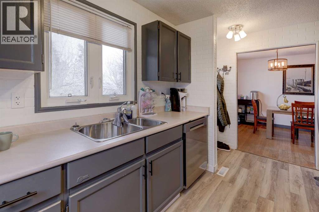 1816 Meadowbrook Drive SE, Airdrie, Alberta  T4A 1V4 - Photo 11 - A2290825