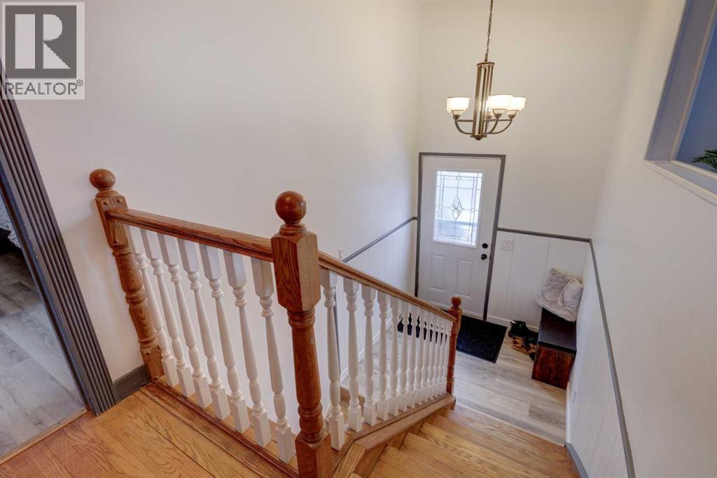 1816 Meadowbrook Drive SE, Airdrie, Alberta  T4A 1V4 - Photo 3 - A2290825