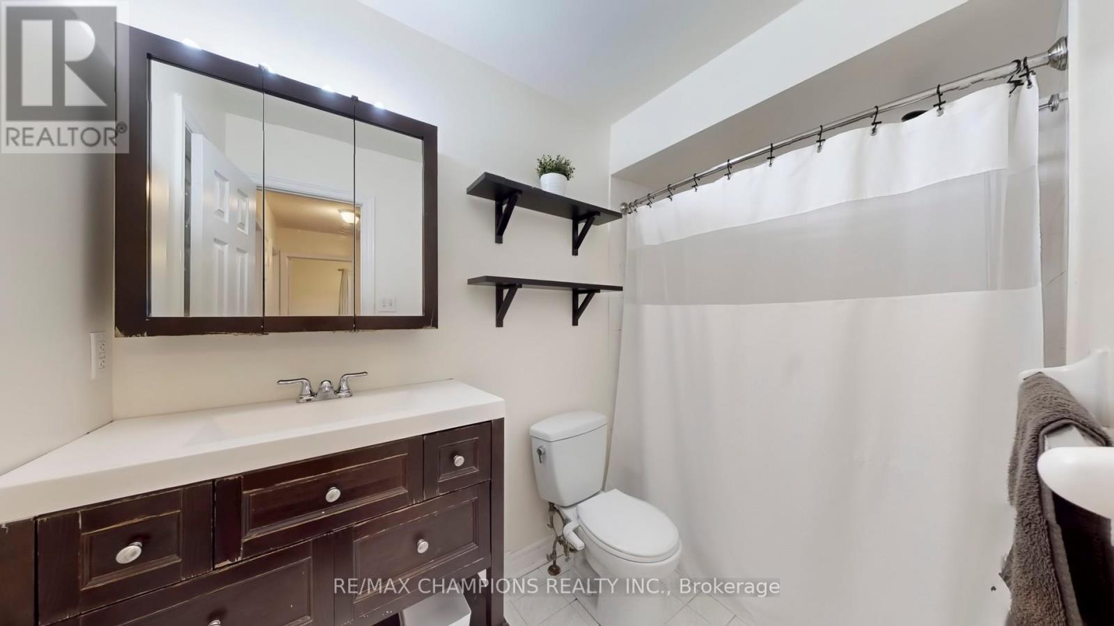 135 Ural Circle, Brampton, Ontario  L6R 1J6 - Photo 13 - W12901506