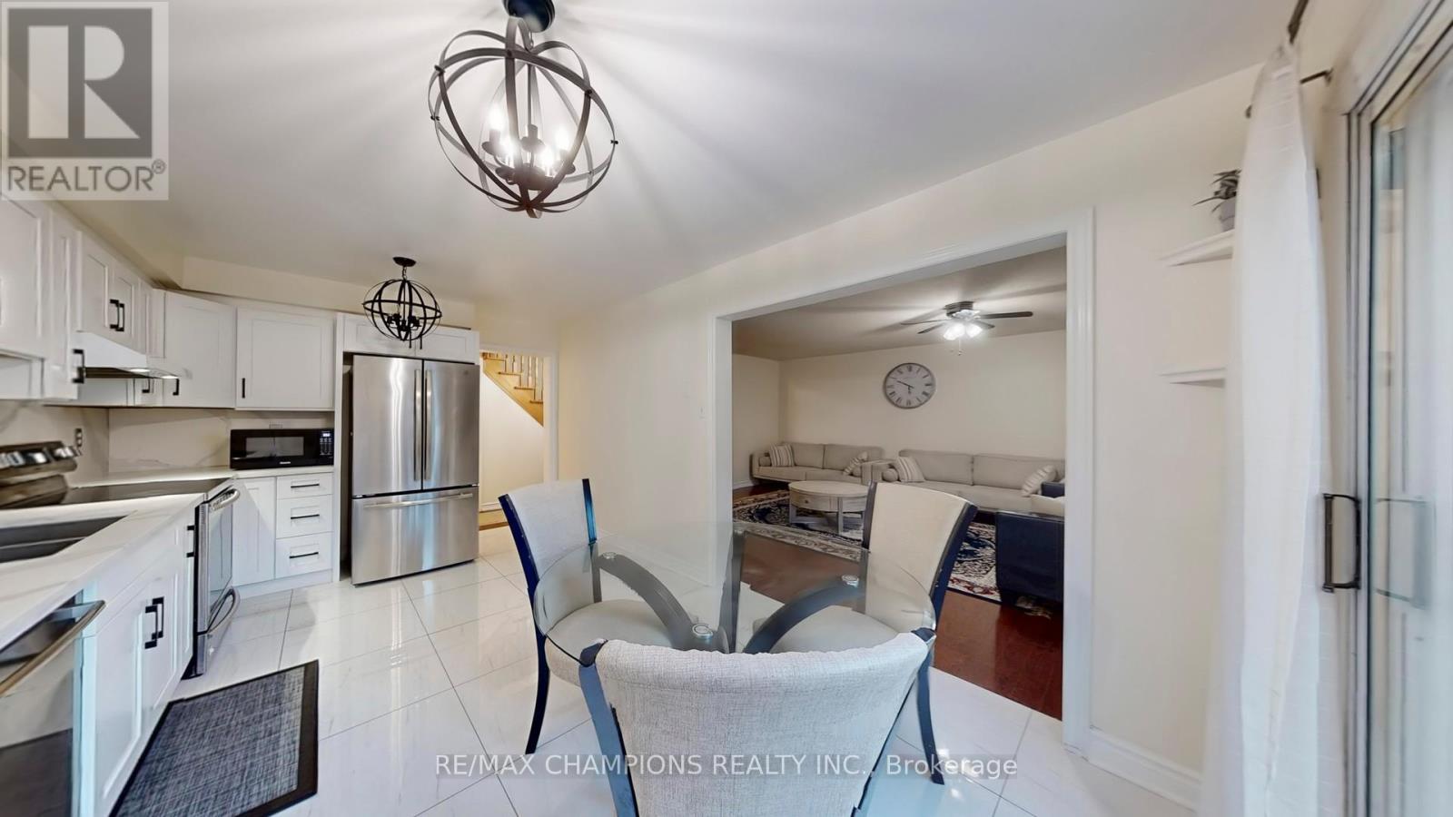 135 Ural Circle, Brampton, Ontario  L6R 1J6 - Photo 6 - W12901506