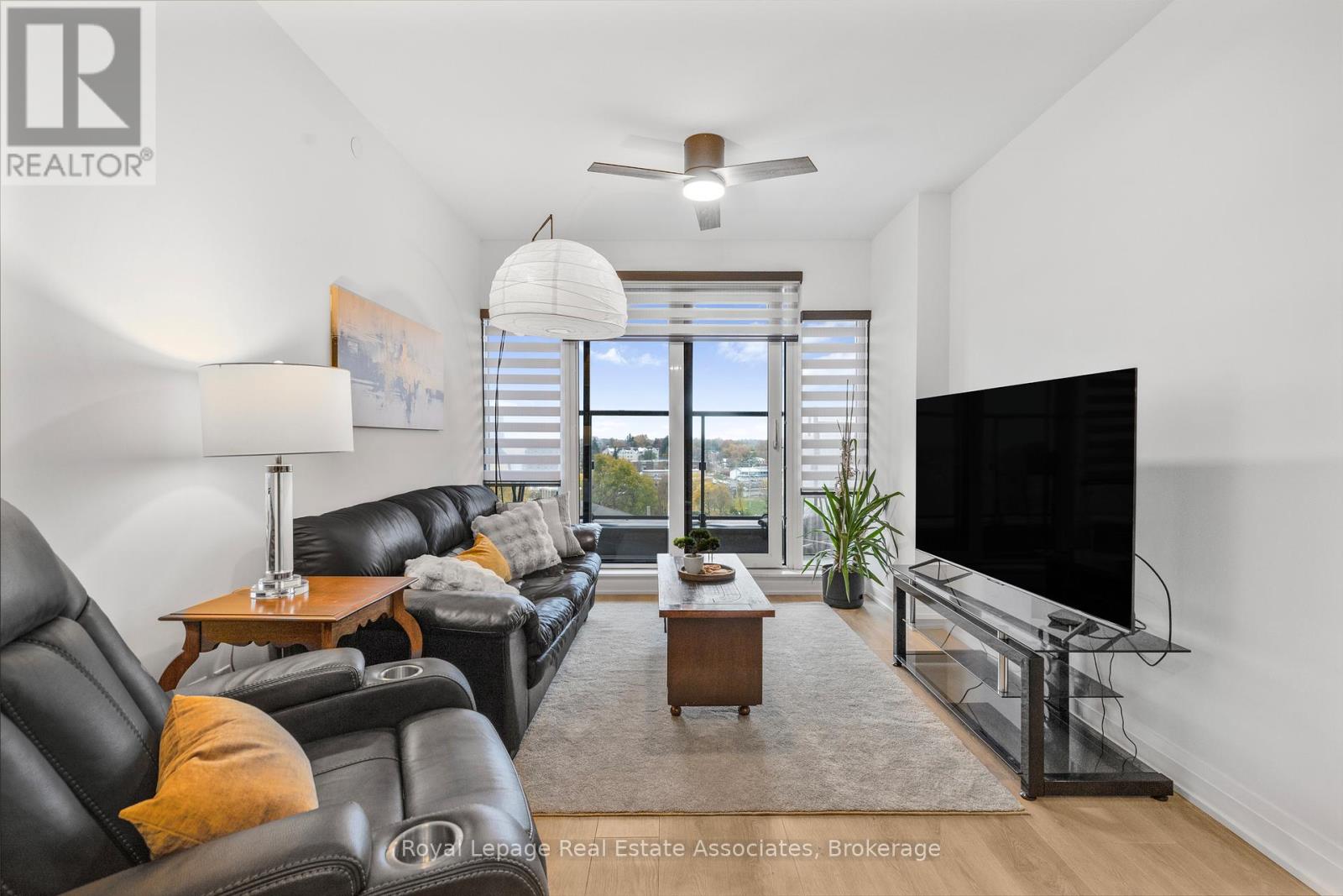 805 - 21 Park Street E, Mississauga, Ontario  L5G 0C2 - Photo 4 - W12778170