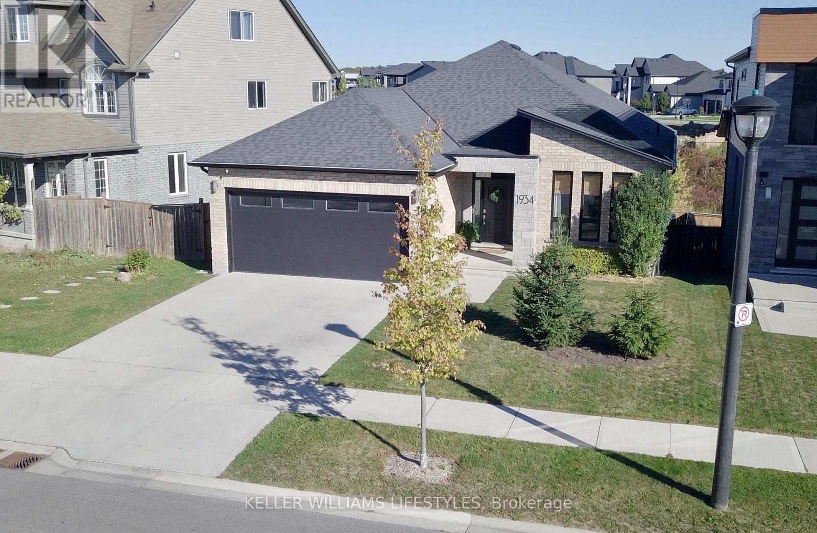 1934 WATEROAK DRIVE, London North, Ontario