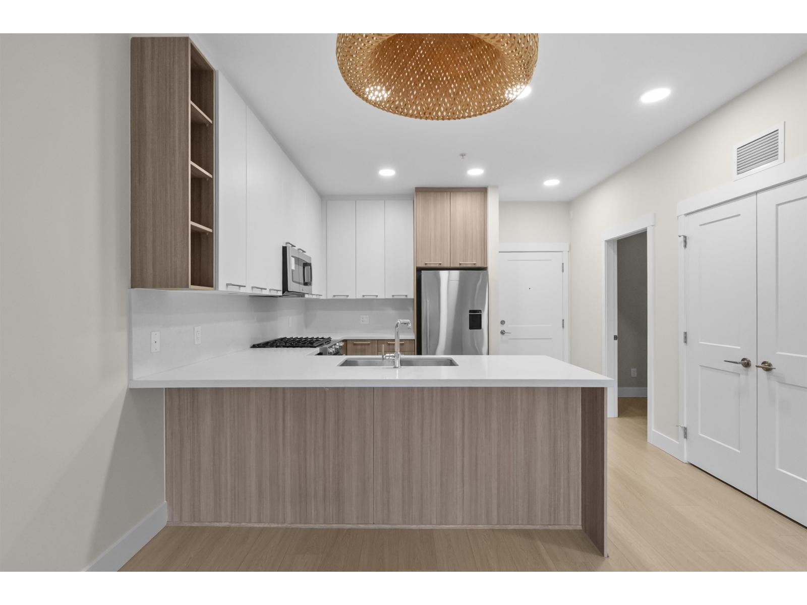 102 14022 North Bluff Road, White Rock, British Columbia V4B 3C3 - Photo 14 - R3099204