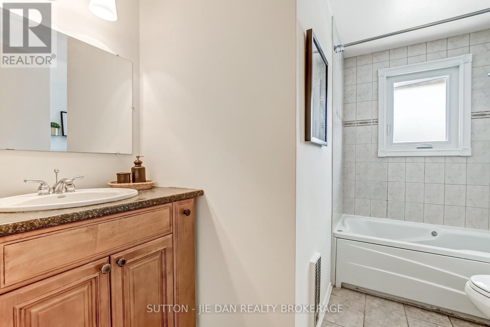 720 Grenfell Drive, London North, Ontario  N5X 2C5 - Photo 17 - X12901630