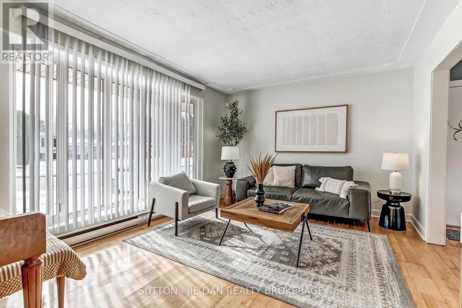 720 Grenfell Drive, London North, Ontario  N5X 2C5 - Photo 2 - X12901630