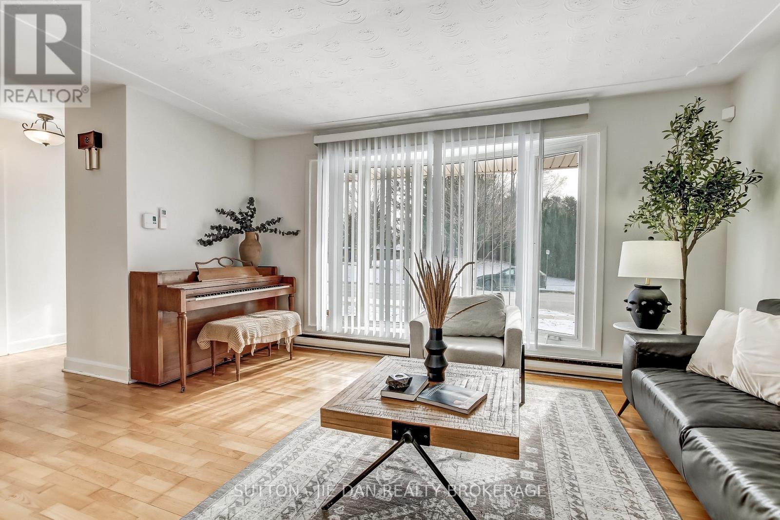 720 Grenfell Drive, London North, Ontario  N5X 2C5 - Photo 3 - X12901630