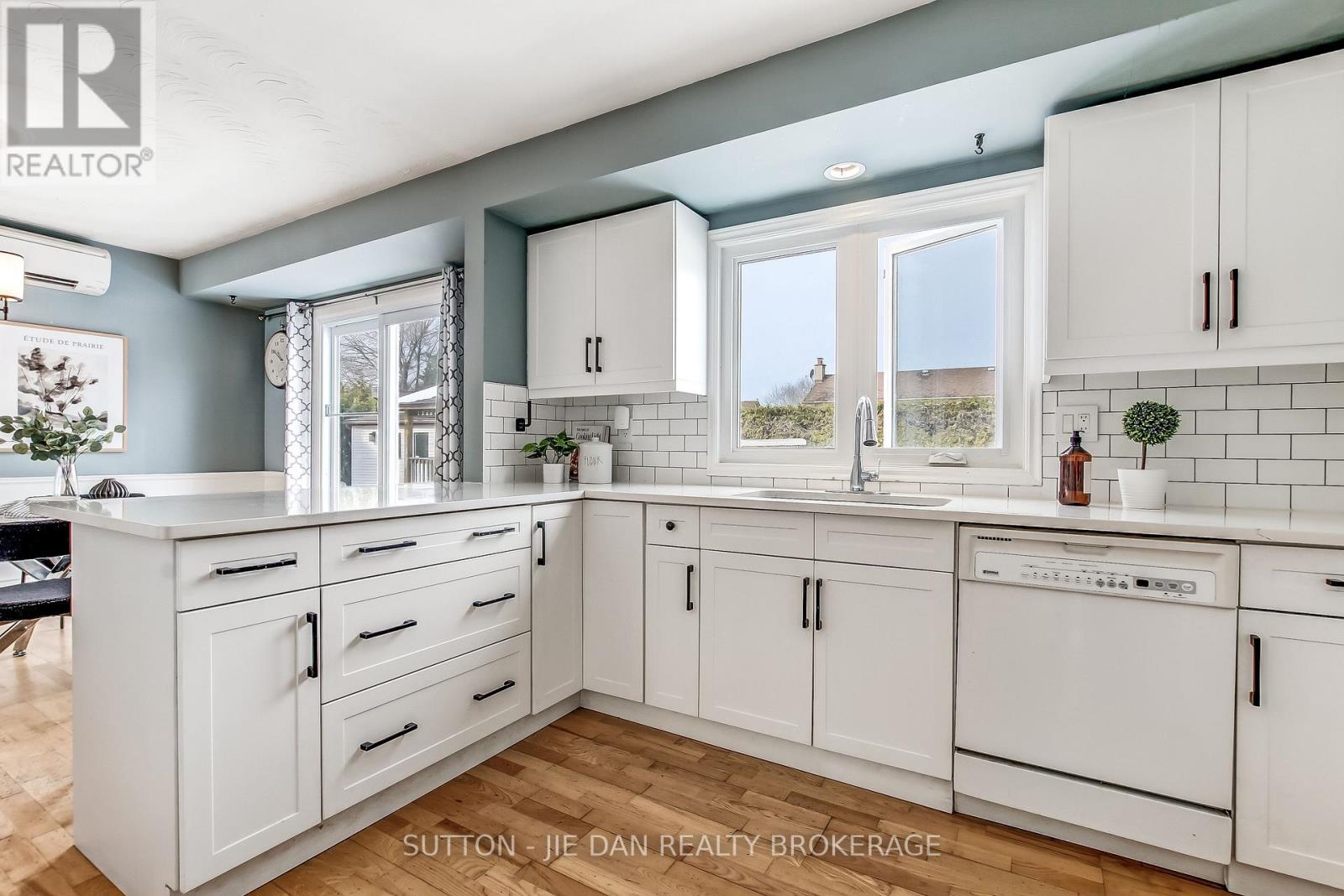 720 Grenfell Drive, London North, Ontario  N5X 2C5 - Photo 9 - X12901630