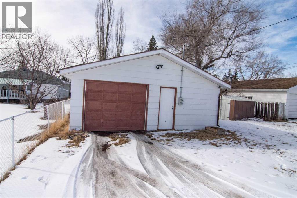 318 4 Avenue Se, Three Hills, Alberta  T0M 2A0 - Photo 8 - A2292467
