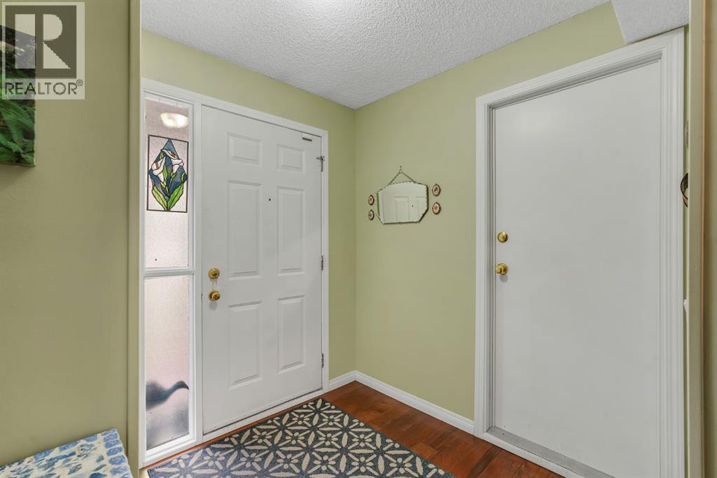 16, 64 Woodacres Crescent Sw, Calgary, Alberta  T2W 4V6 - Photo 6 - A2293286