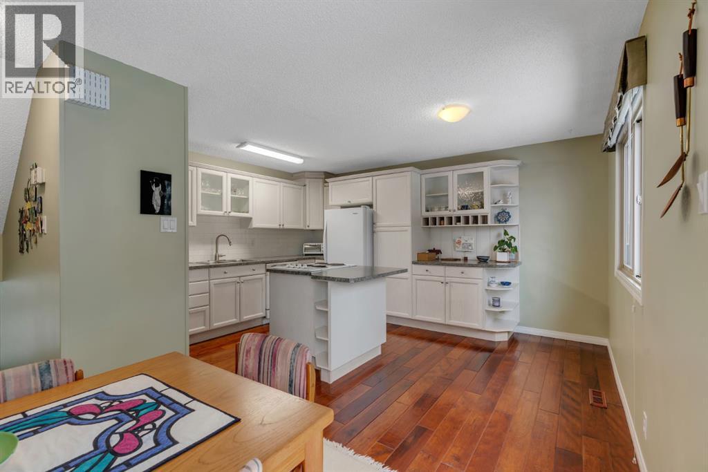 16, 64 Woodacres Crescent Sw, Calgary, Alberta  T2W 4V6 - Photo 12 - A2293286