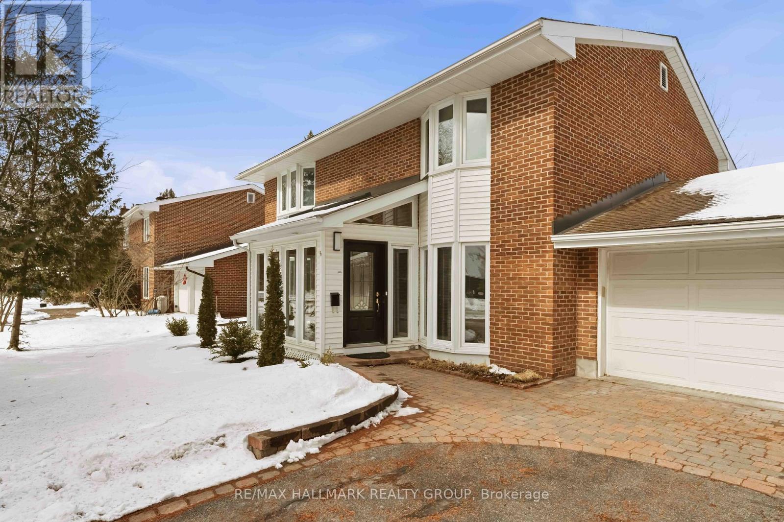 19 Kingsford Crescent, Ottawa, Ontario  K2K 1T5 - Photo 3 - X12901600