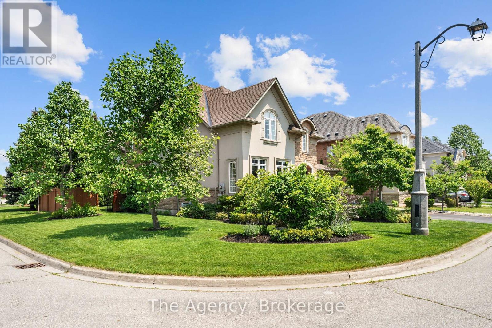 297 Fritillary Street, Oakville, Ontario  L6L 6W7 - Photo 4 - W12901638