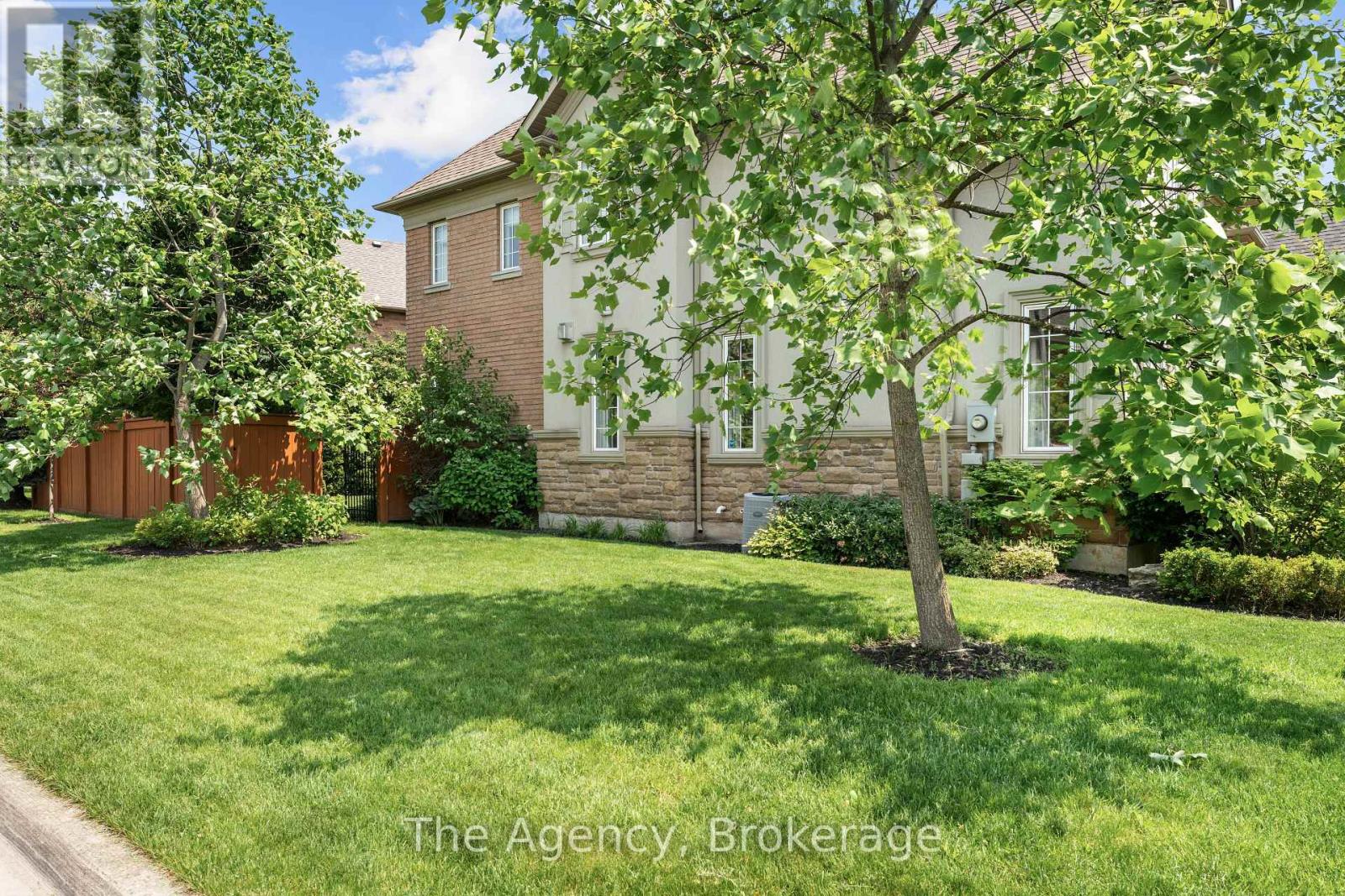 297 Fritillary Street, Oakville, Ontario  L6L 6W7 - Photo 6 - W12901638