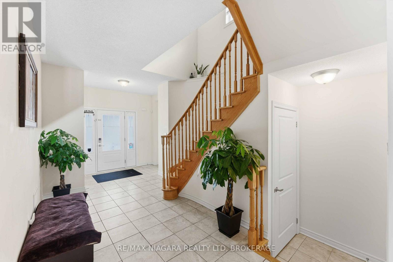 91 Homestead Way, Thorold, Ontario  L2V 0B7 - Photo 2 - X12901616