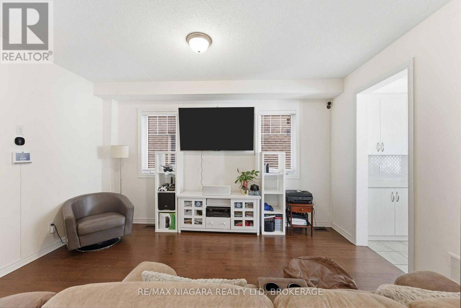 91 Homestead Way, Thorold, Ontario  L2V 0B7 - Photo 5 - X12901616