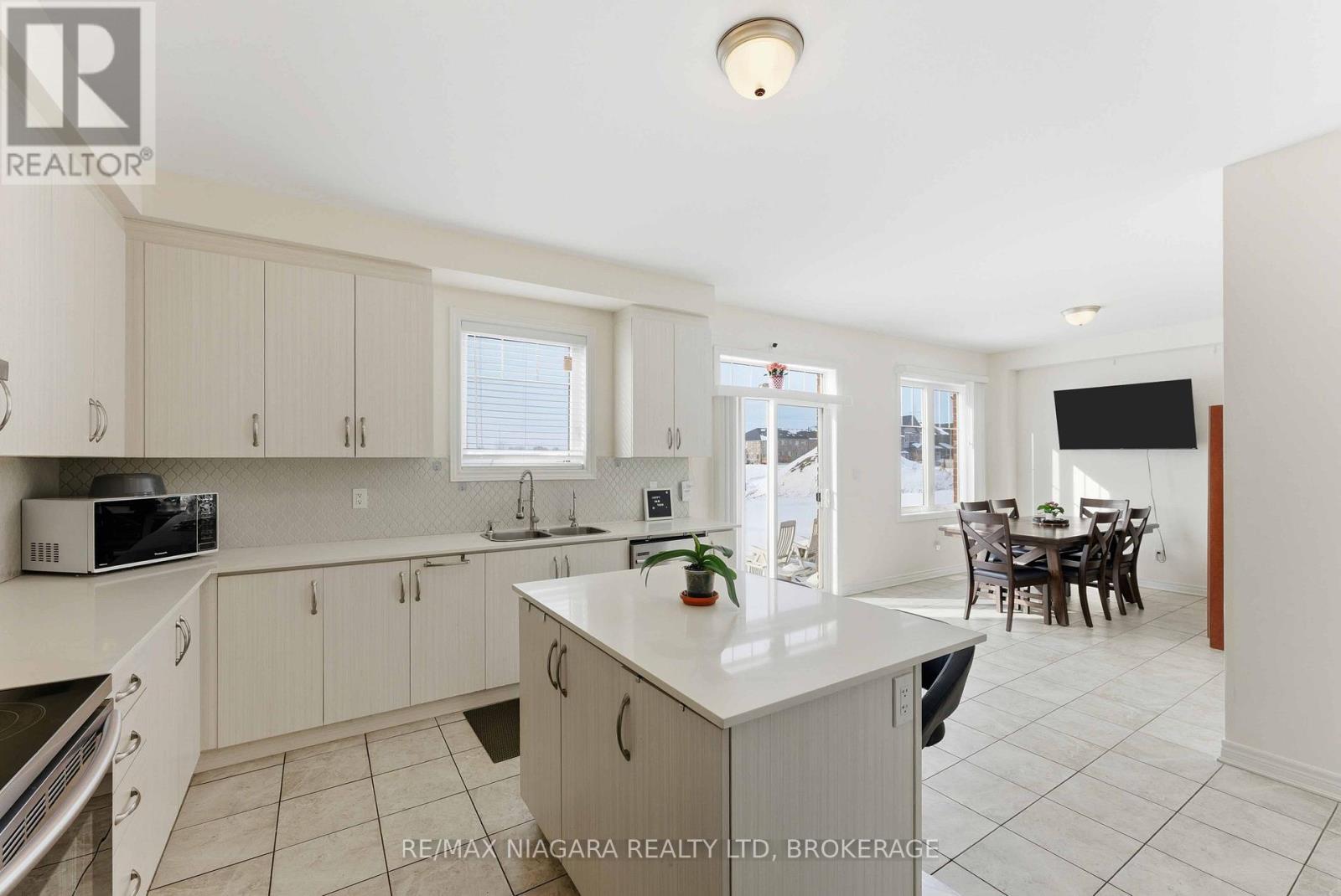 91 Homestead Way, Thorold, Ontario  L2V 0B7 - Photo 9 - X12901616