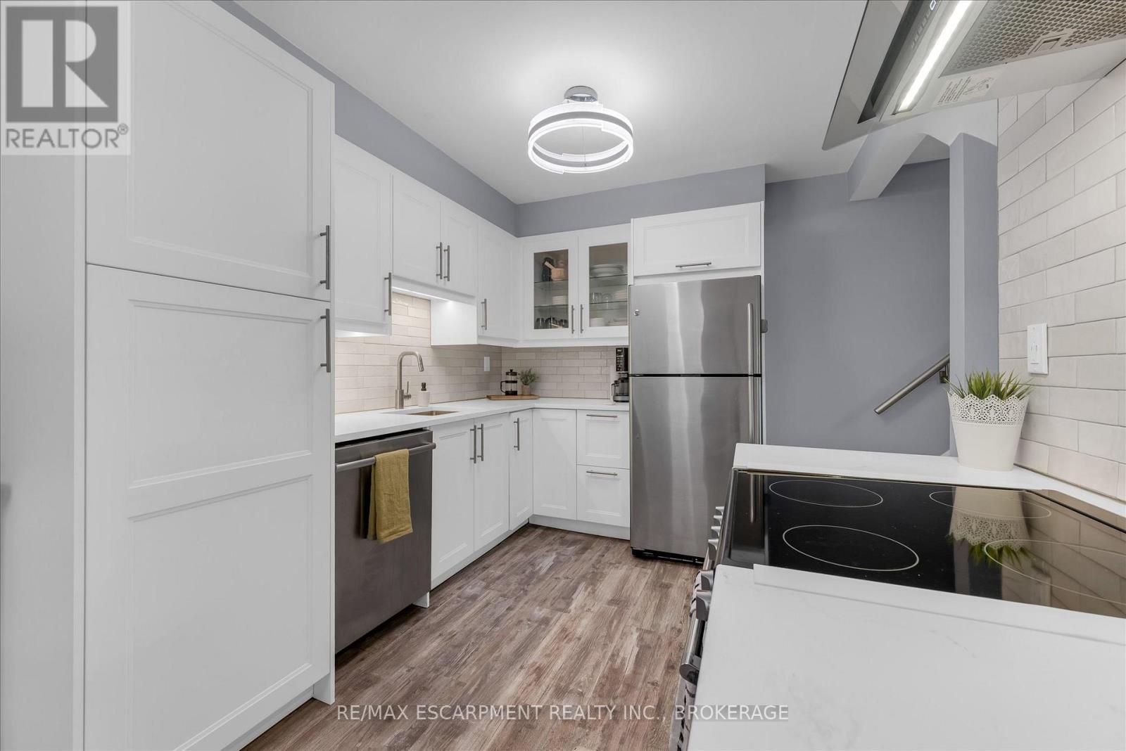 301 - 5 Viking Court, Grimsby, Ontario  L3M 3T8 - Photo 10 - X12901624