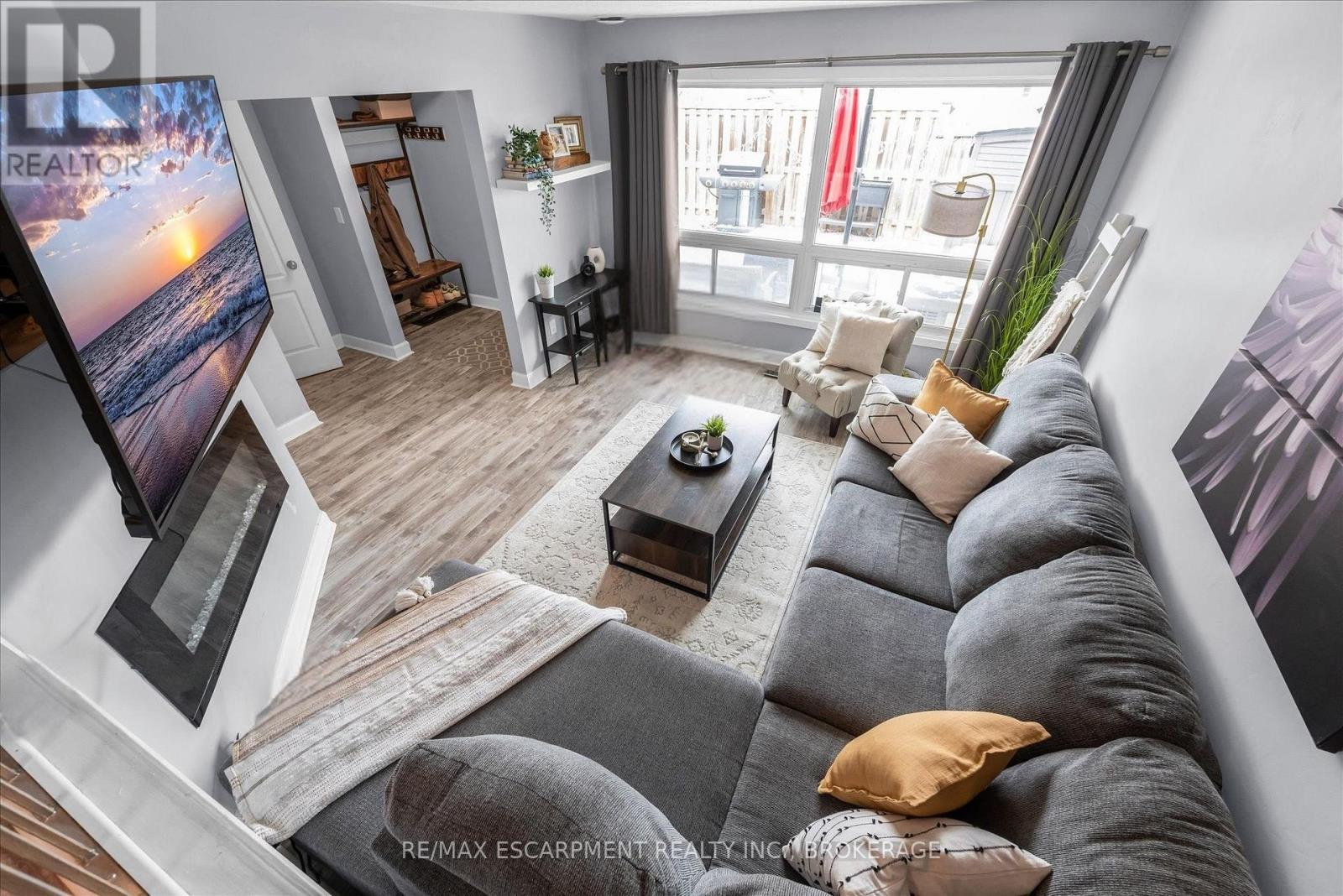 301 - 5 Viking Court, Grimsby, Ontario  L3M 3T8 - Photo 12 - X12901624