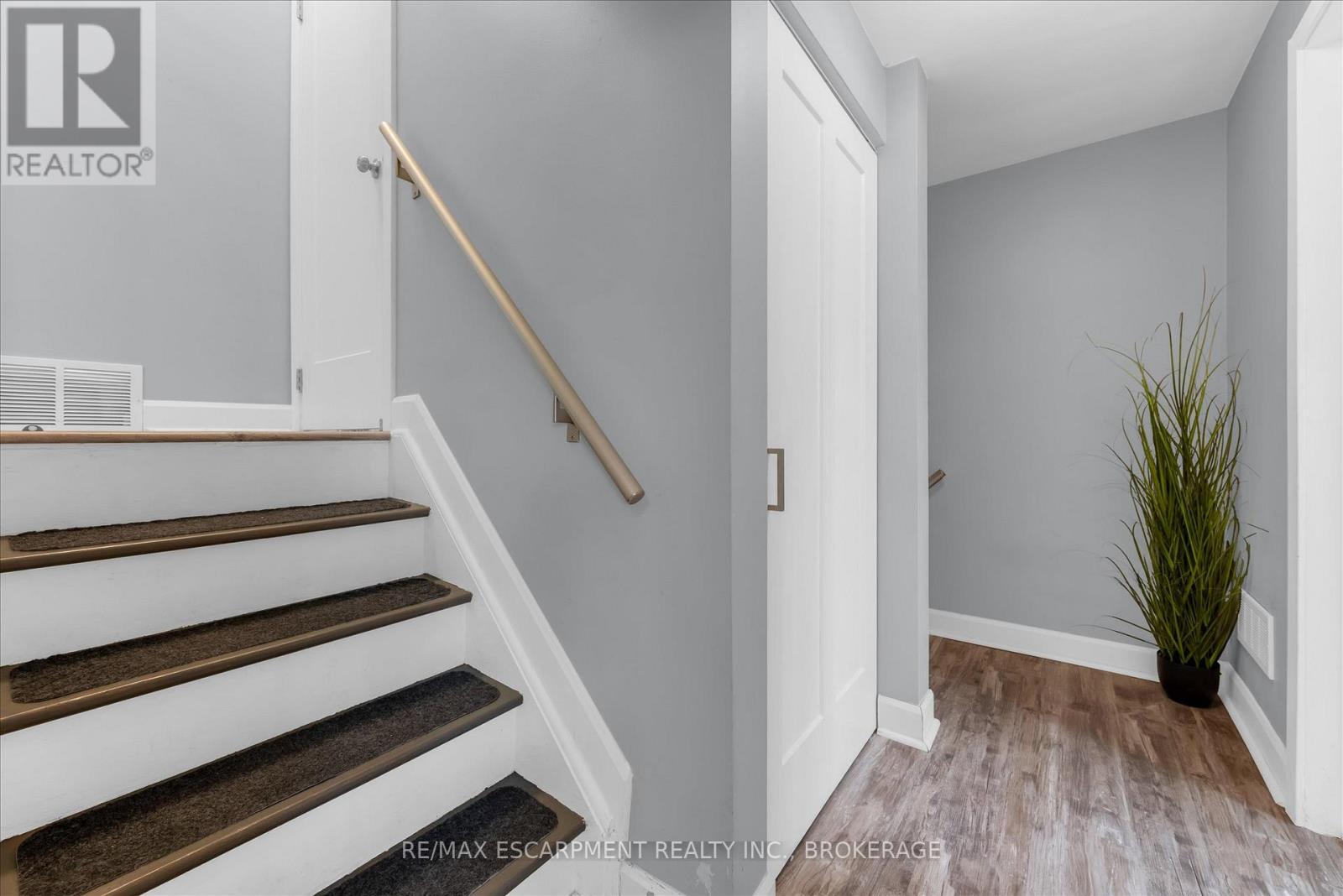 301 - 5 Viking Court, Grimsby, Ontario  L3M 3T8 - Photo 13 - X12901624