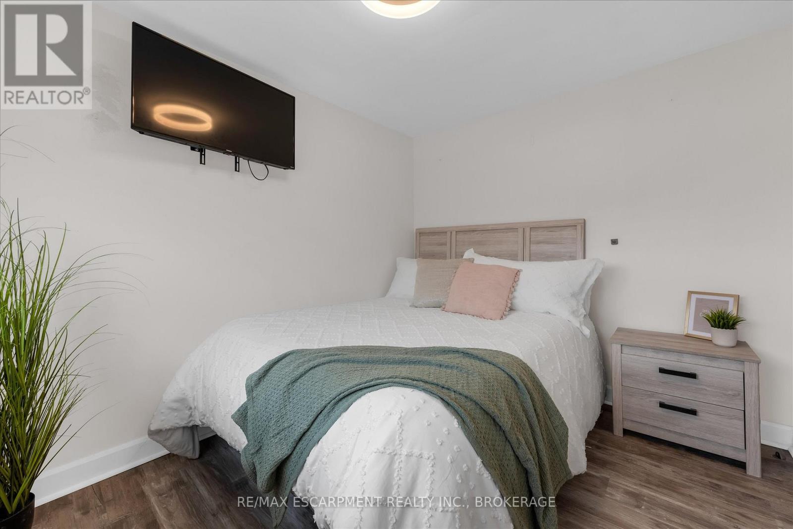 301 - 5 Viking Court, Grimsby, Ontario  L3M 3T8 - Photo 16 - X12901624