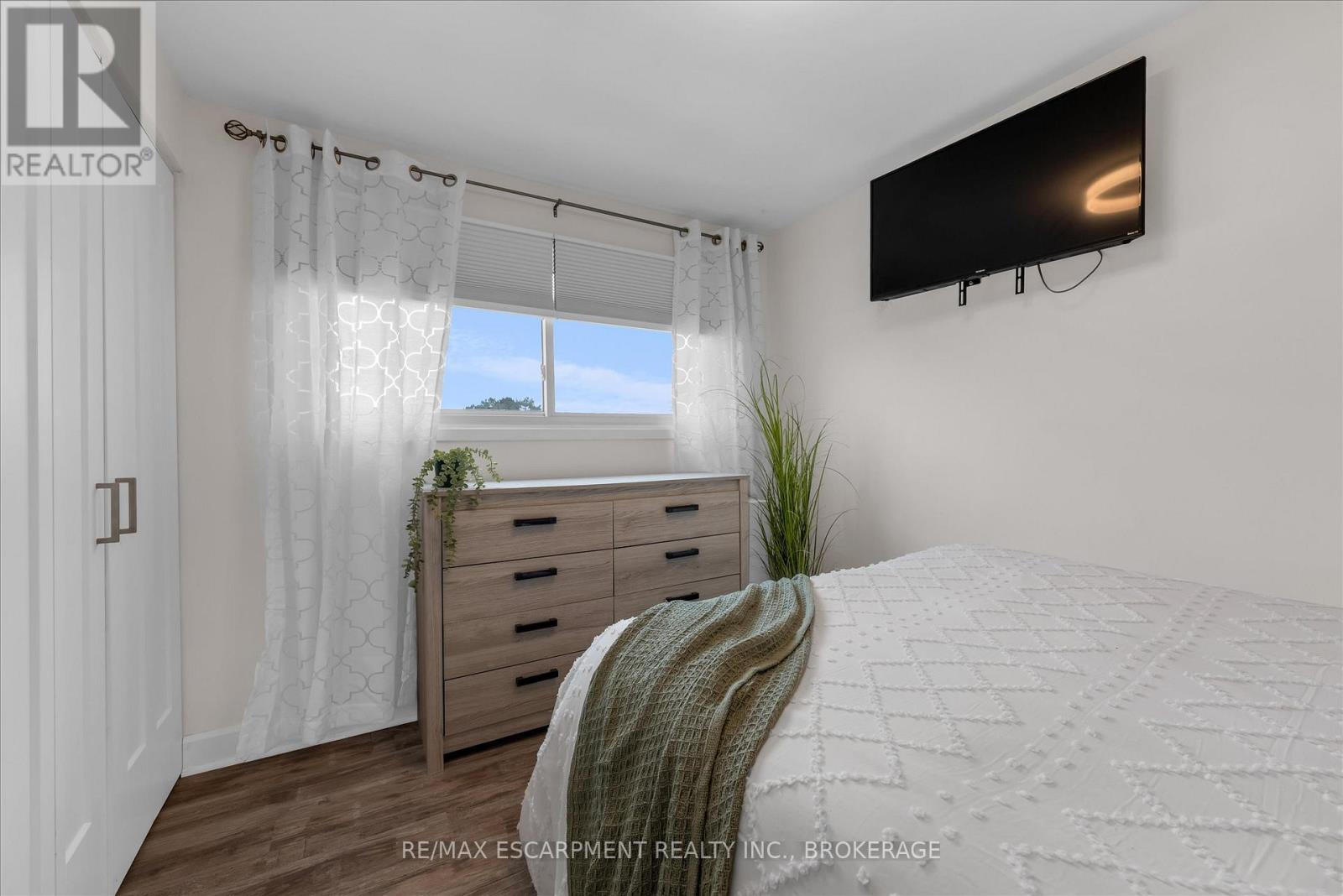 301 - 5 Viking Court, Grimsby, Ontario  L3M 3T8 - Photo 17 - X12901624