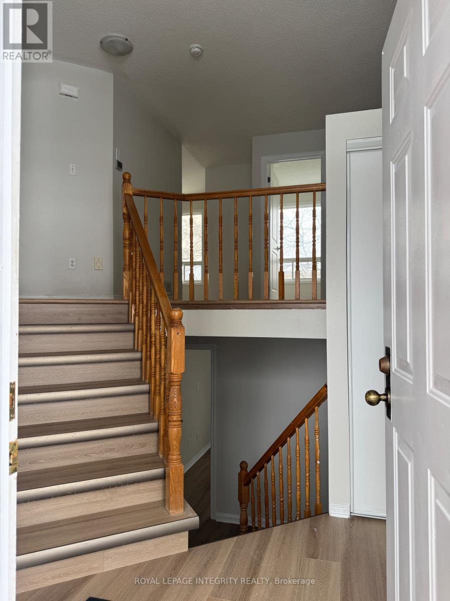 274 Sandhill Road, Ottawa, Ontario  K2K 2V7 - Photo 3 - X12864162