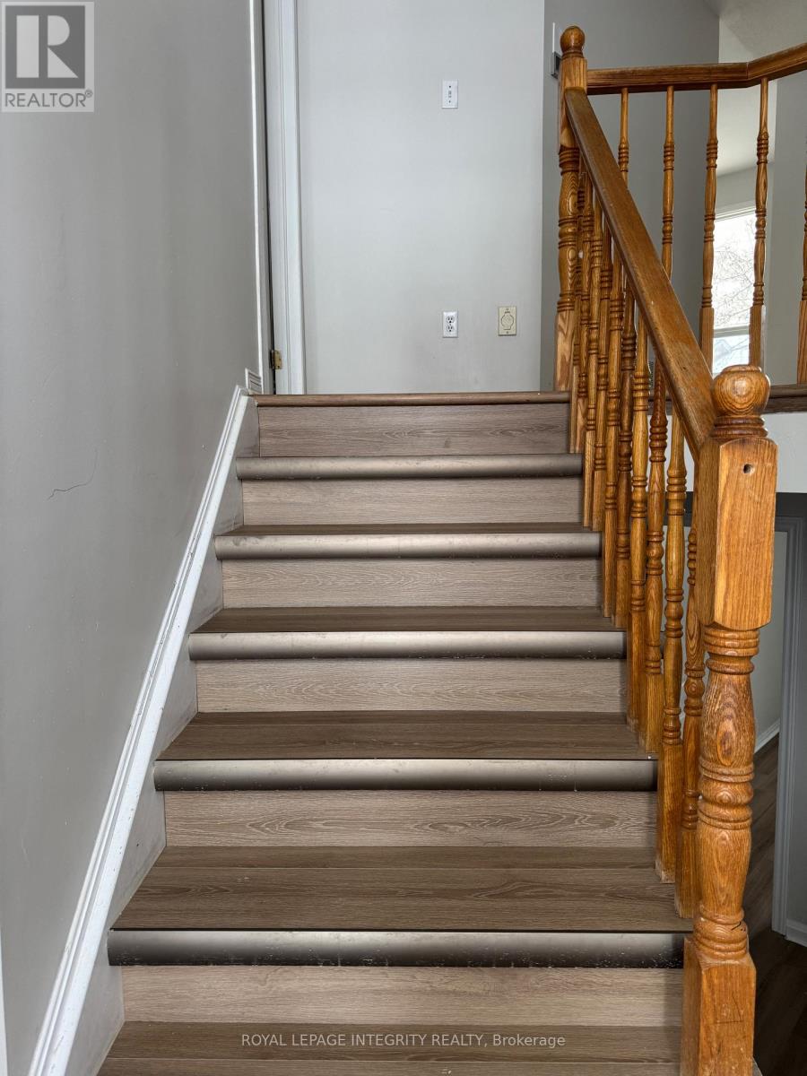 274 Sandhill Road, Ottawa, Ontario  K2K 2V7 - Photo 4 - X12864162