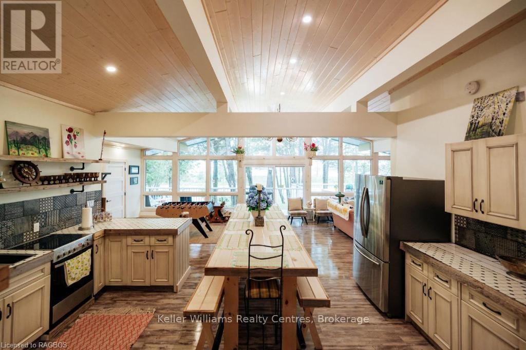 93 Shoreline Avenue, South Bruce Peninsula, Ontario  N0H 2T0 - Photo 22 - X12901554