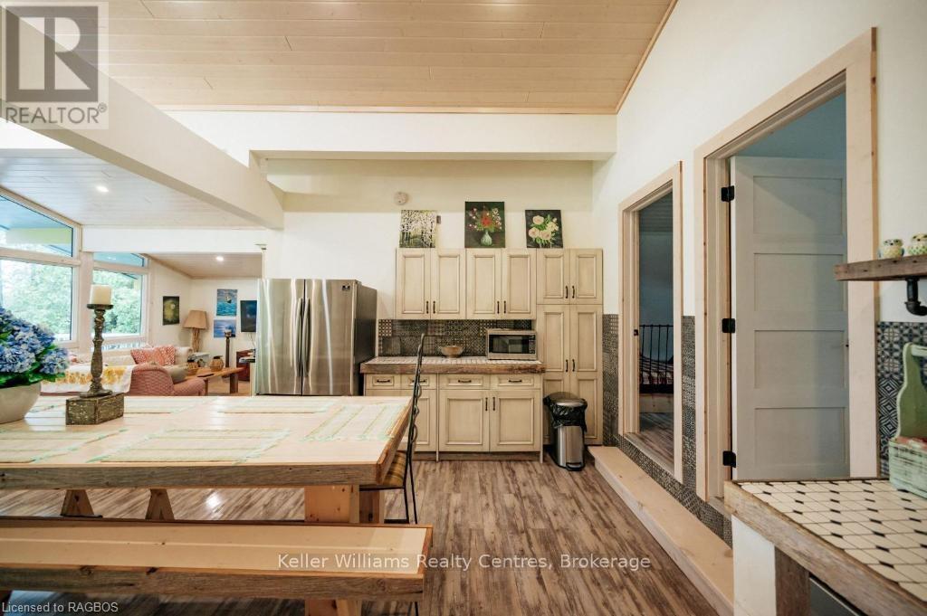 93 Shoreline Avenue, South Bruce Peninsula, Ontario  N0H 2T0 - Photo 23 - X12901554