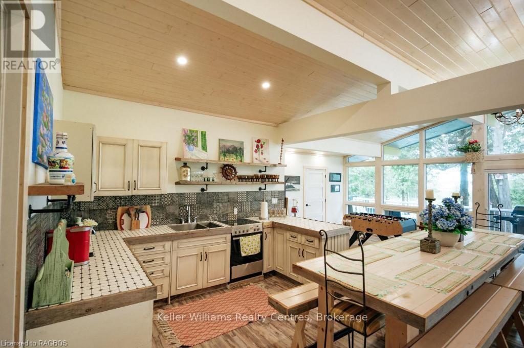 93 Shoreline Avenue, South Bruce Peninsula, Ontario  N0H 2T0 - Photo 24 - X12901554