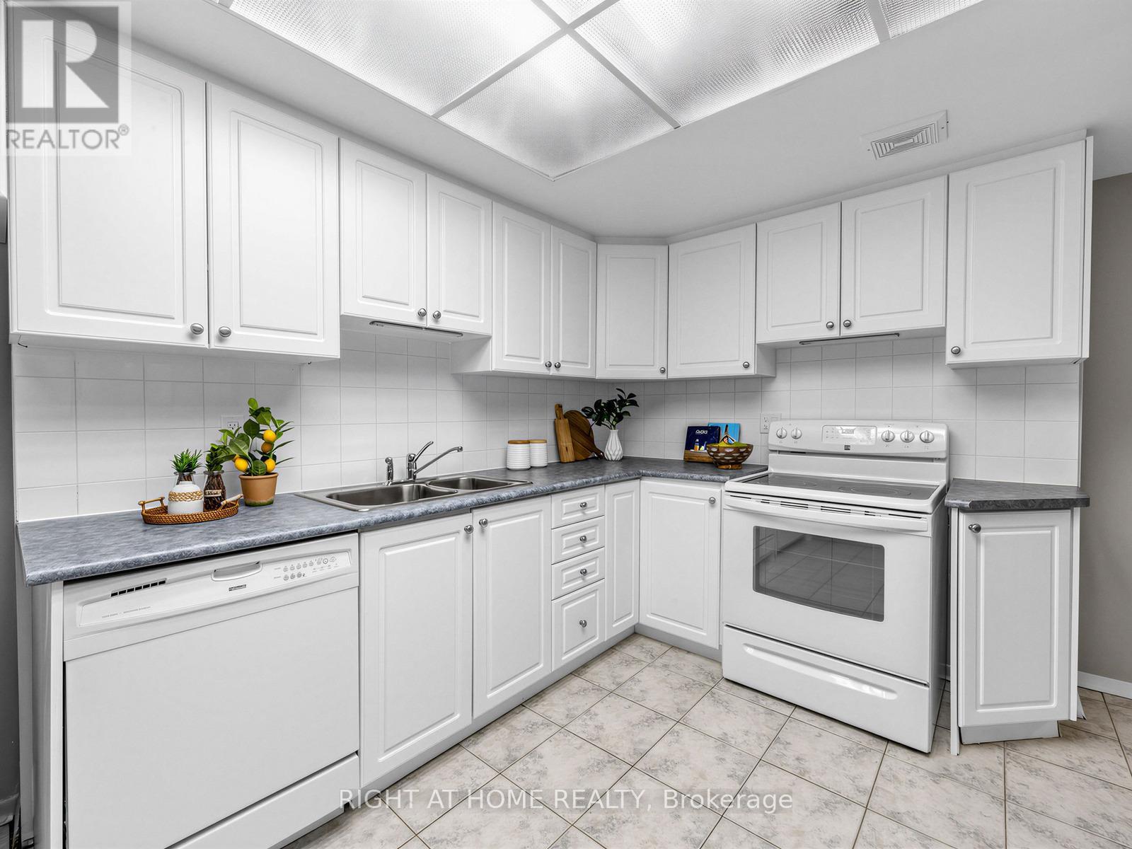 2004 - 1900 Sheppard Avenue E, Toronto, Ontario  M2J 4T4 - Photo 10 - C12901540