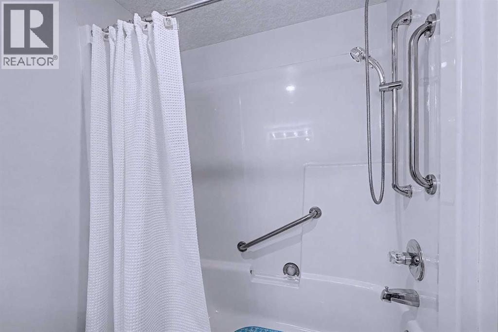 106, 7239 Sierra Morena Boulevard Sw, Calgary, Alberta  T3H 3L7 - Photo 19 - A2294408