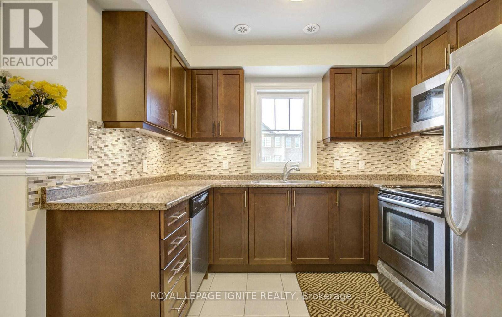 57 Far North Court, Oshawa, Ontario  L1L 0J5 - Photo 9 - E12901566