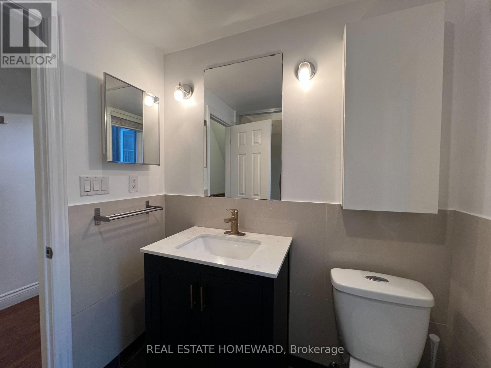 Upper - 220 Pape Avenue, Toronto, Ontario  M4M 2V8 - Photo 17 - E12901574