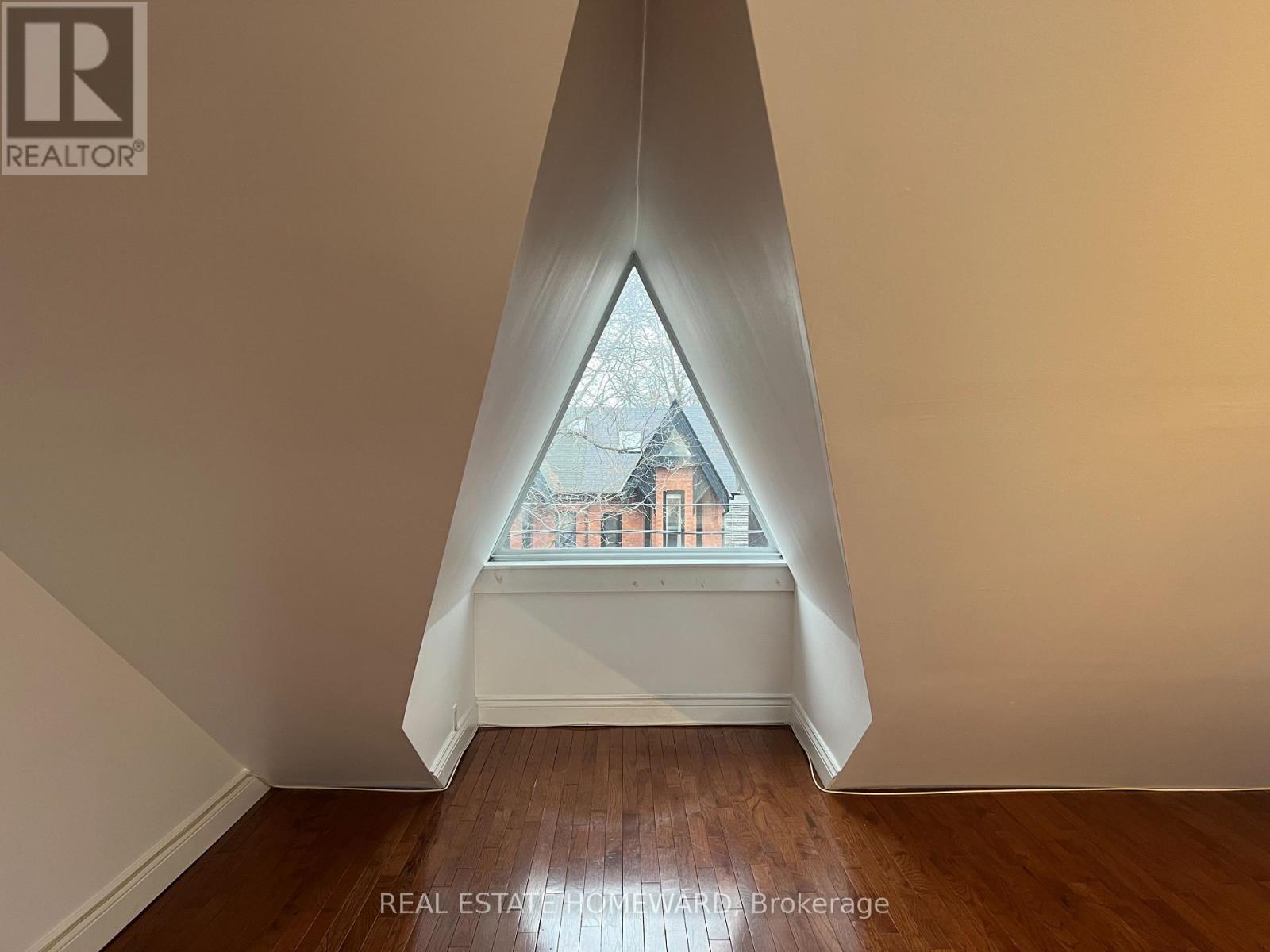 Upper - 220 Pape Avenue, Toronto, Ontario  M4M 2V8 - Photo 5 - E12901574