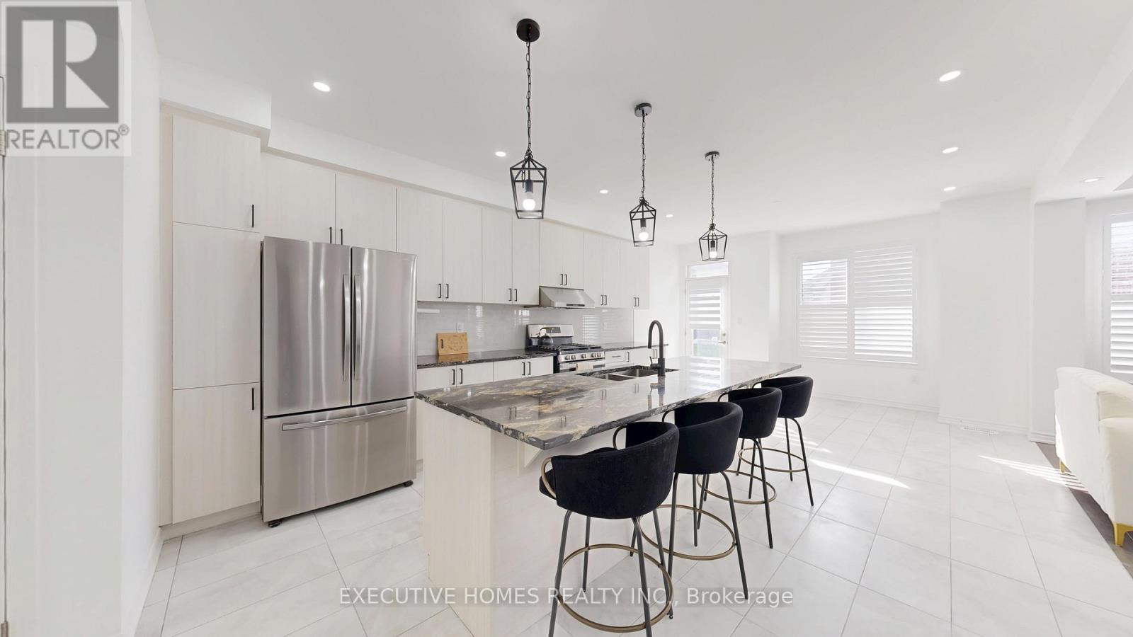 2885 Foxden Square, Pickering, Ontario  L1X 0N9 - Photo 8 - E12901582