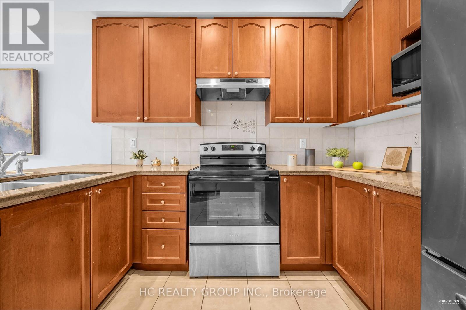 1532 Elmsley Drive, Pickering, Ontario  L1X 0B5 - Photo 12 - E12901612