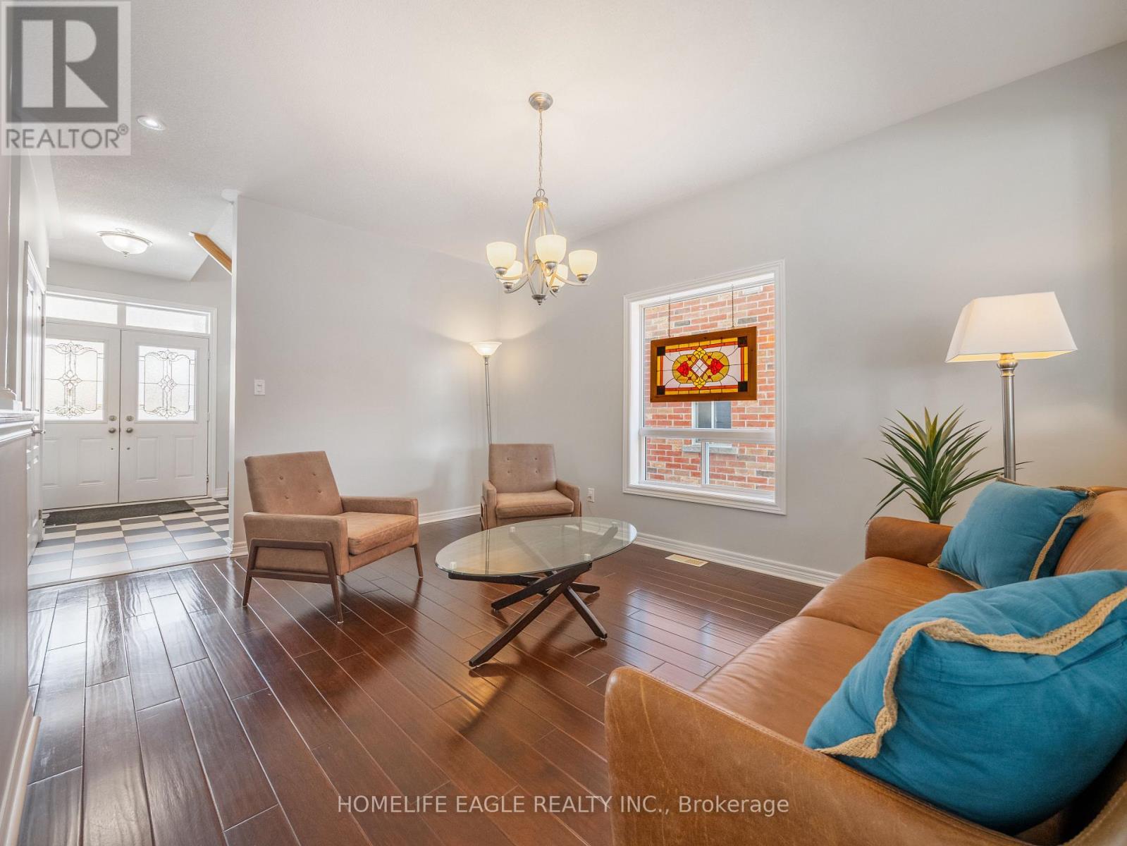 37 Bramsey Street, Georgina, Ontario  L0E 1R0 - Photo 4 - N12901536