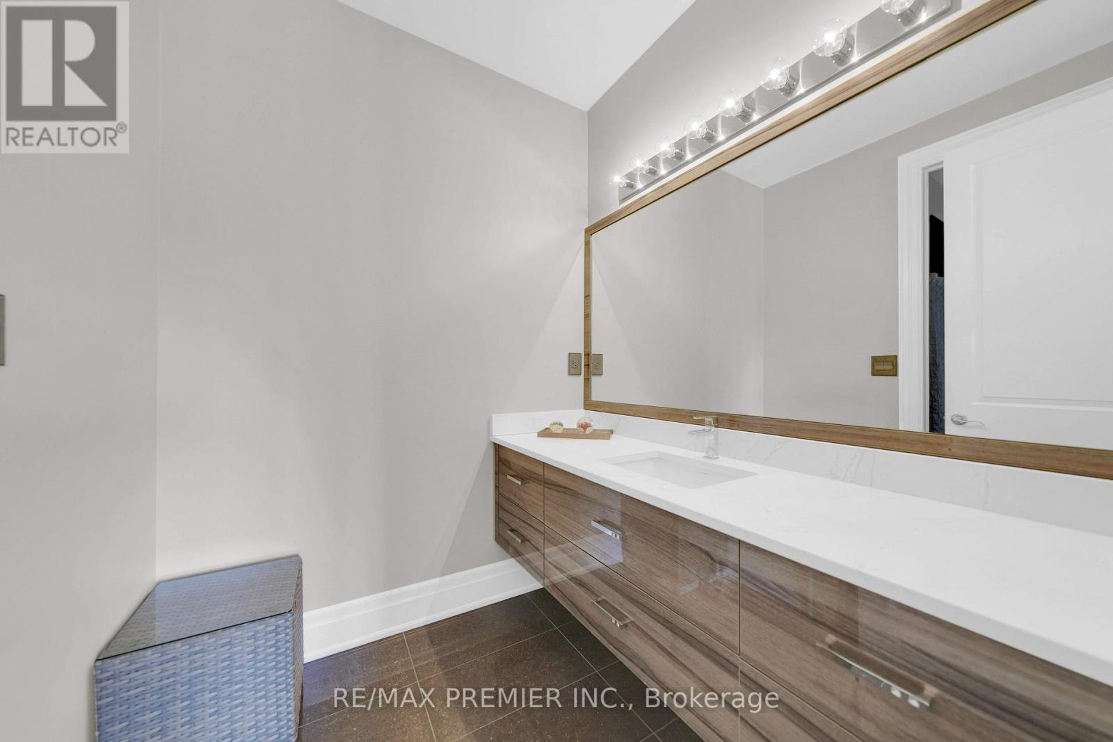 19 Petrolia Court, Richmond Hill, Ontario  L4C 0C2 - Photo 30 - N12901628