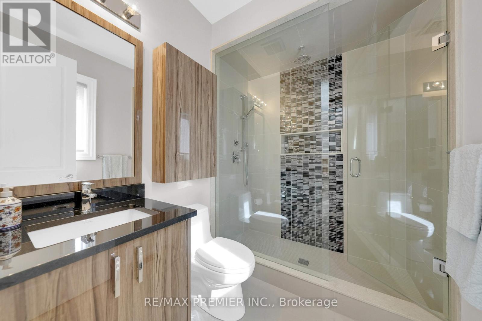 19 Petrolia Court, Richmond Hill, Ontario  L4C 0C2 - Photo 36 - N12901628