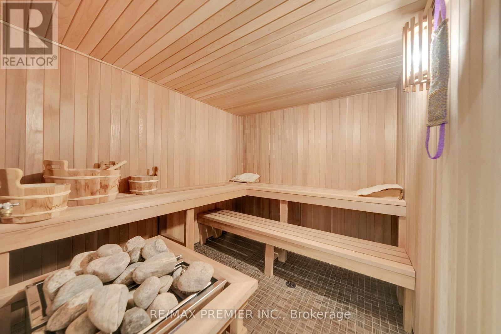 19 Petrolia Court, Richmond Hill, Ontario  L4C 0C2 - Photo 43 - N12901628