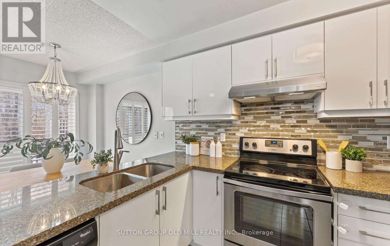 15 Katrina Court, Toronto, Ontario  M6L 3G3 - Photo 12 - W12901560