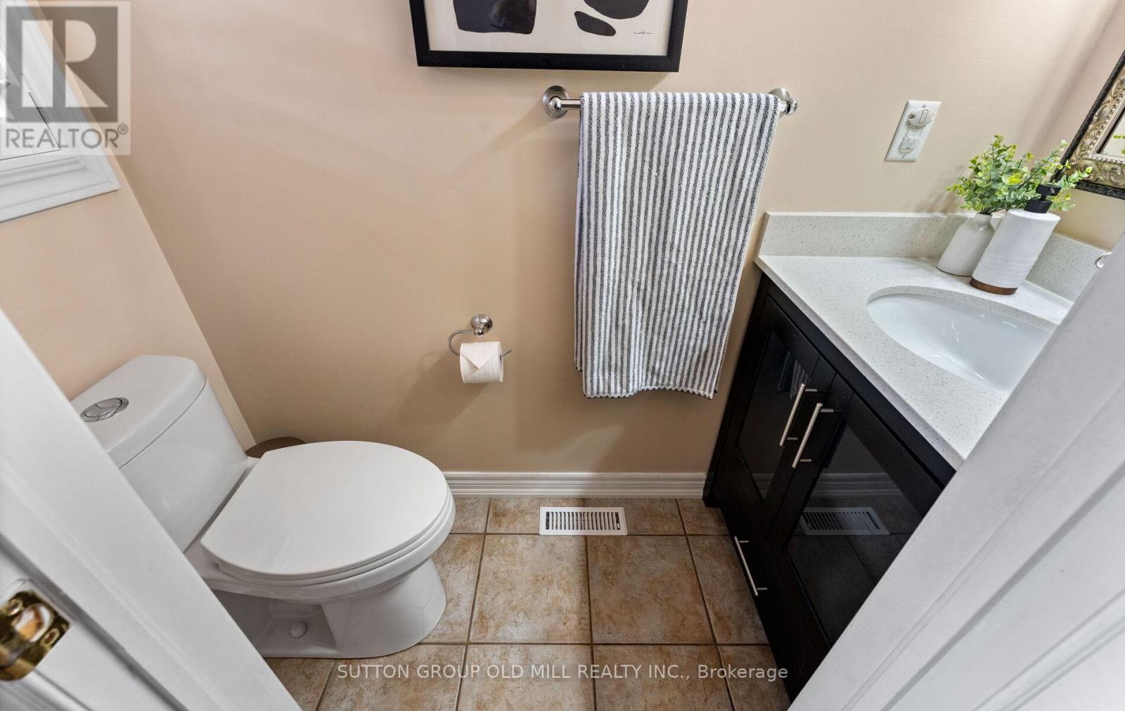 15 Katrina Court, Toronto, Ontario  M6L 3G3 - Photo 14 - W12901560