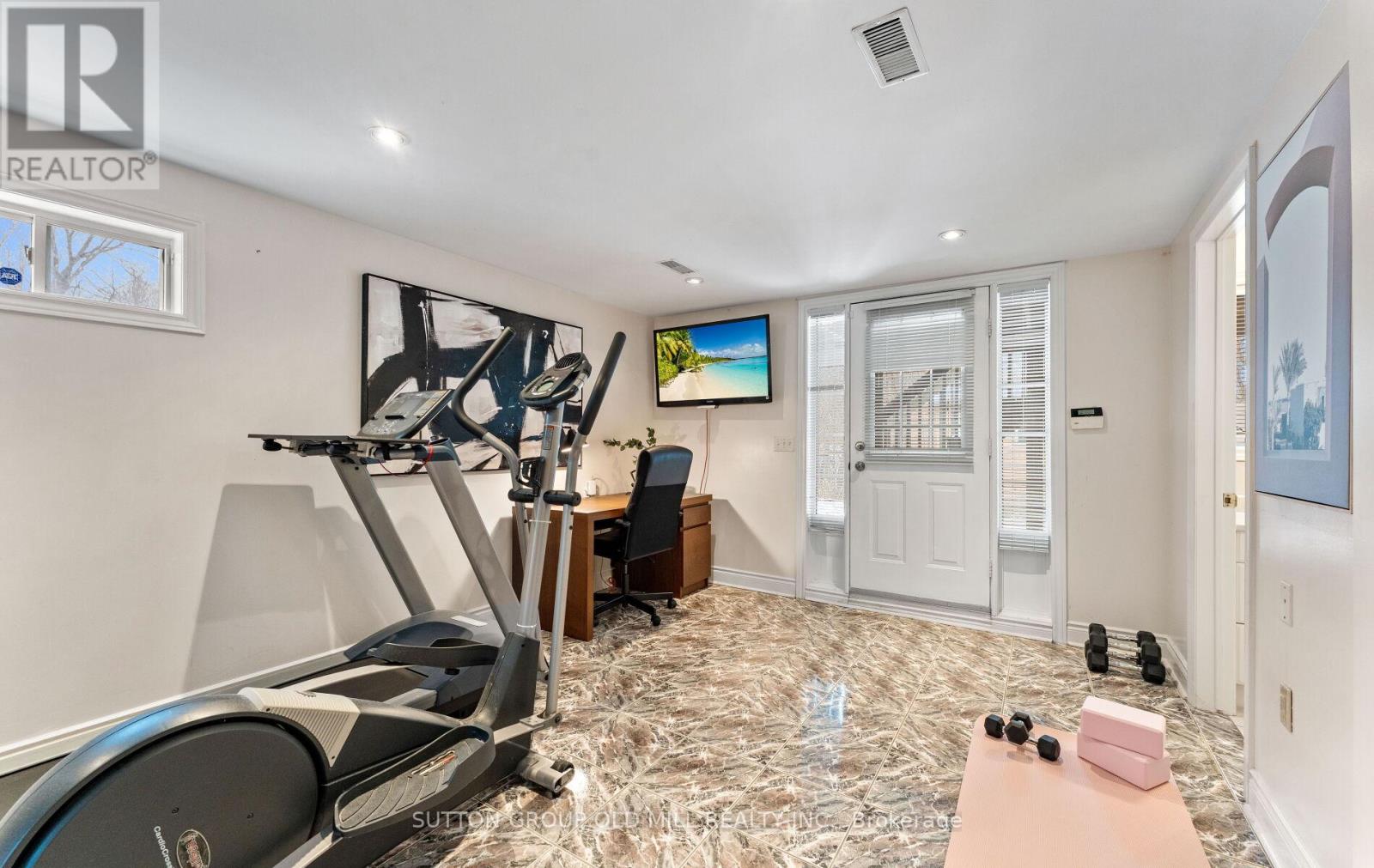 15 Katrina Court, Toronto, Ontario  M6L 3G3 - Photo 39 - W12901560