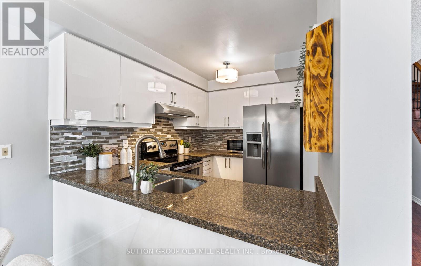 15 Katrina Court, Toronto, Ontario  M6L 3G3 - Photo 9 - W12901560