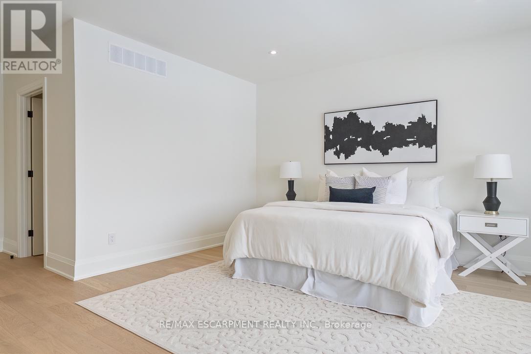 2350 Eighth Line, Oakville, Ontario  L6H 7E6 - Photo 13 - W12901580