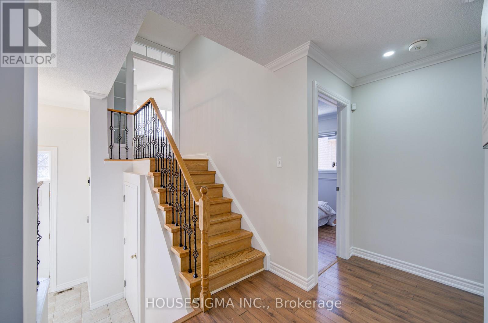 73 Brinkley Drive, Brampton, Ontario  L7A 1G3 - Photo 4 - W12901610